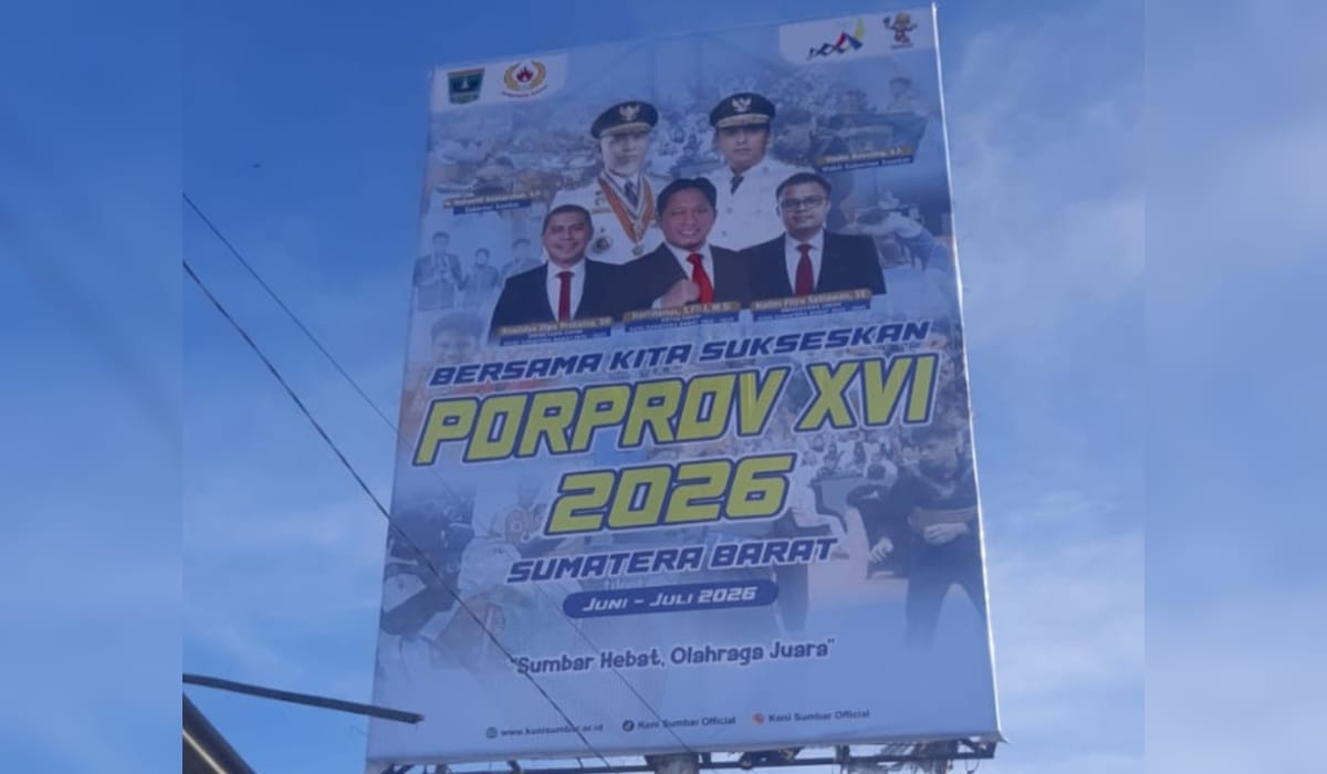 Baliho sosialisasi Porprov Sumbar 2026 mulai terpasang di sejumlah lokasi strategis di Sumbar. (Humas KONI Sumbar)